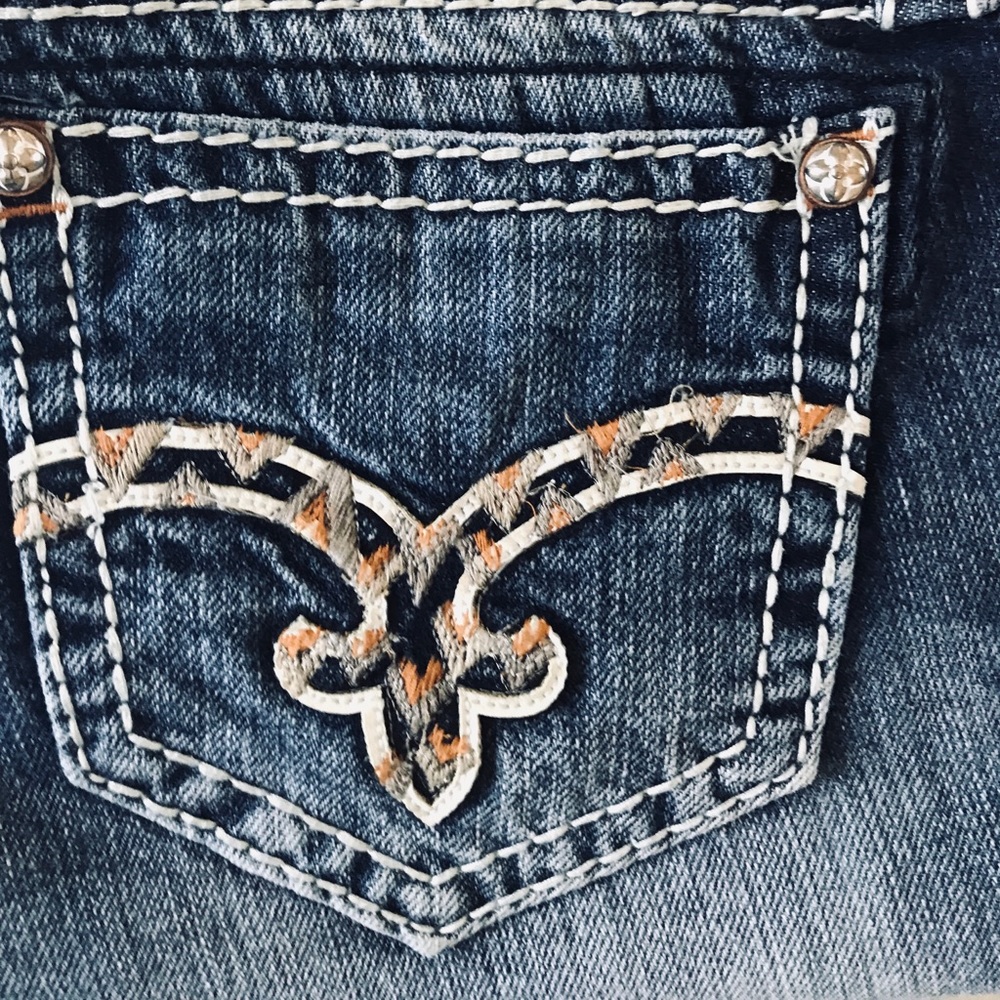 Rock Revival Julie Mid Rise Shorts . Size 29